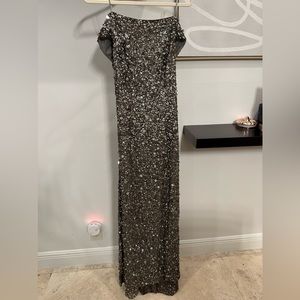 Beautiful off the shoulder formal dress! Only used 1 time.